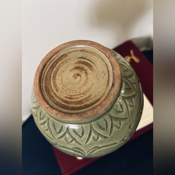 Old Fine Chinese Yue Kiln Vase Flower Pattern - Picture 7 of 7